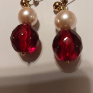 New beautiful Faux pearl and cut red glass earrings